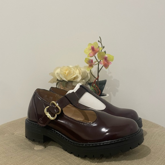 *New* Sam Edelman Burgundy and Gold T-Strap Kids Shoes - Picture 4 of 14